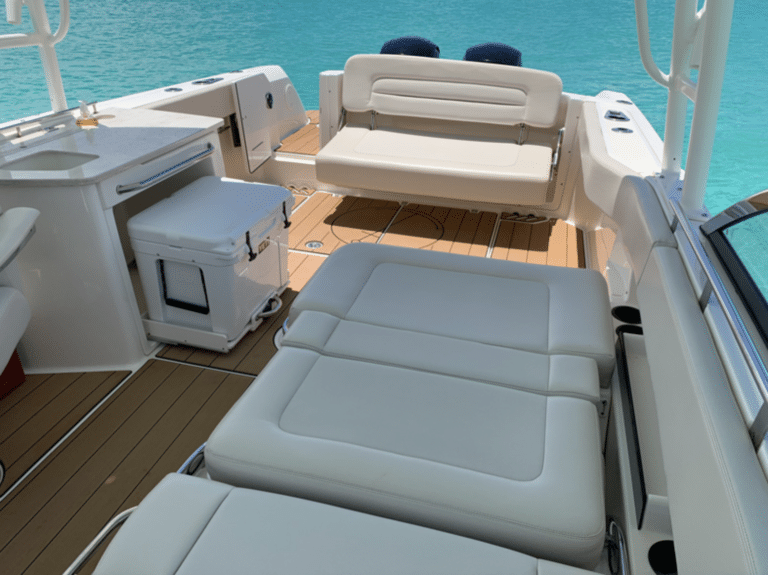 Boston Whaler 27 ft