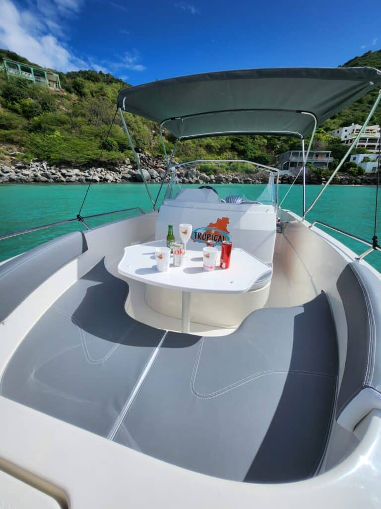 Table on the Pacific Craft 21 ft in Saint Martin