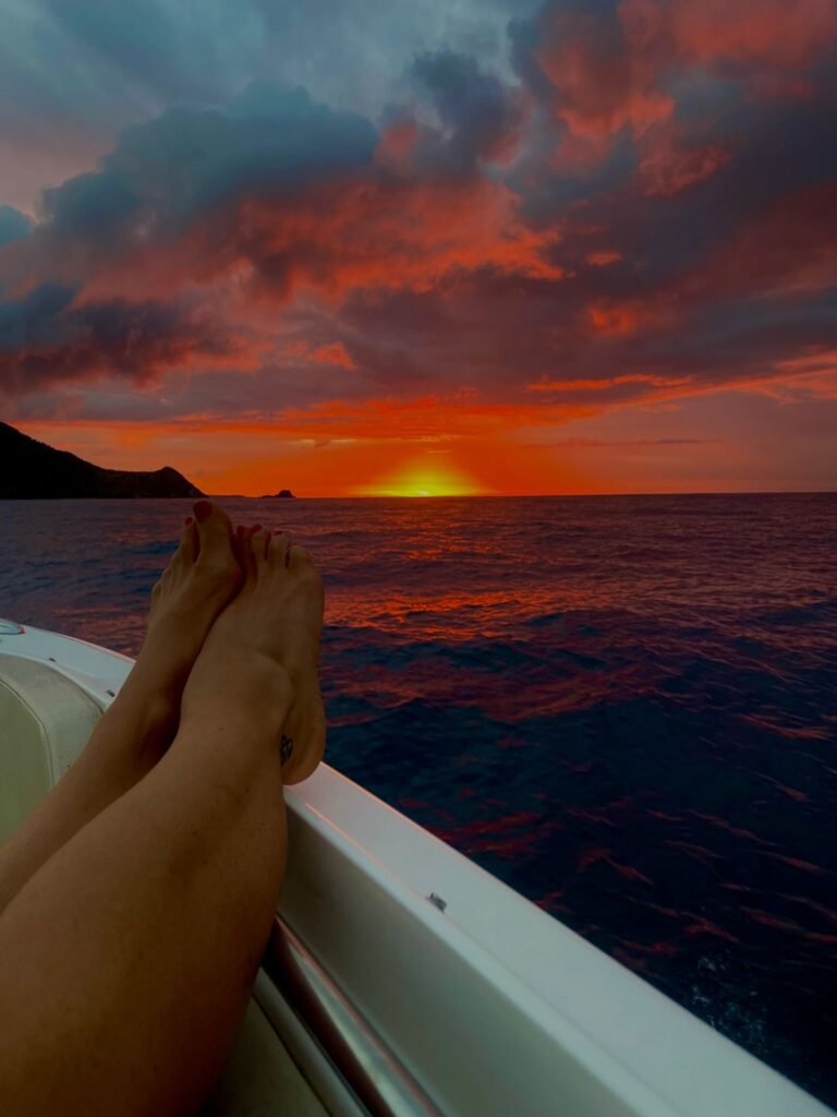 Coucher de soleil dans la baie d'Grand Case , à Saint-Martin